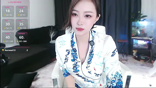 Snapshot of Candice-99 chatting on September 17, 2025, 2:52 pm Candice-99 online show from September 17, 2025, 2:52 pm