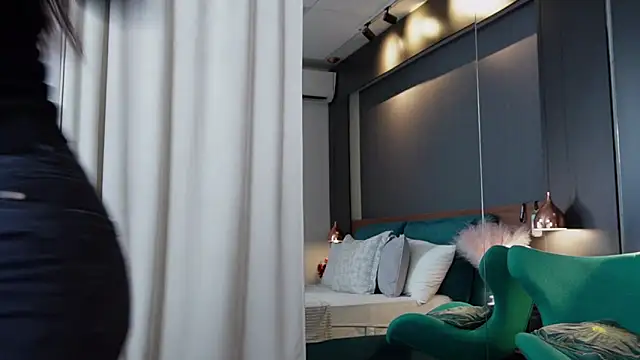 EmilyTrix online show from April 19, 2026, 9:28 pm