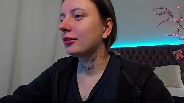 LilaVame online show from October 6, 2025, 7:11 pm