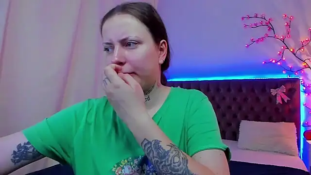 LilaVame online show from November 22, 2025, 2:05 pm