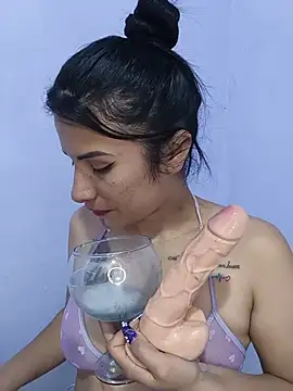 karinnahotdirty online show from May 22, 2026, 11:21 pm