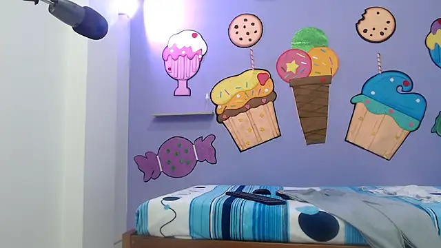 Snapshot of skinnykalitzo18 chatting on December 1, 2025, 2:22 pm skinnykalitzo18 online show from December 1, 2025, 2:22 pm