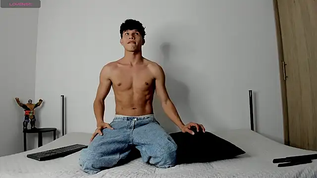 2Amateur Guys online show from November 26, 2025, 11:39 pm