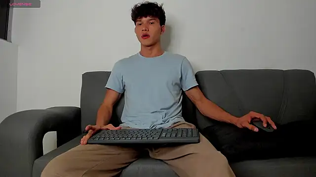 2Amateur Guys online show from January 18, 2026, 12:03 am