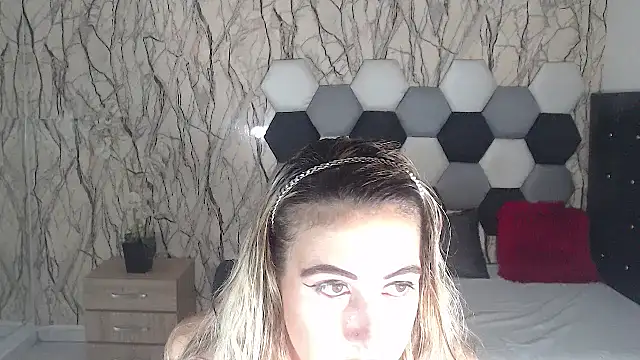 AntonellaBlanc online show from November 15, 2025, 10:04 pm