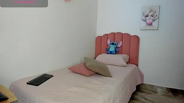 Snapshot of julieth_sanzz chatting on June 4, 2026, 8:53 am julieth sanzz online show from June 4, 2026, 8:53 am