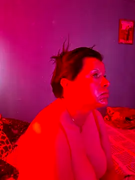 Hanna Kieran online show from December 1, 2025, 3:17 pm