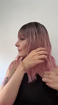 alesziarose online show from November 17, 2025, 7:19 pm