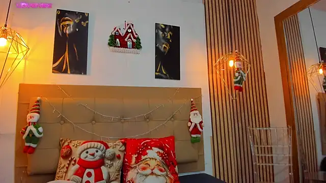 alesziarose online show from December 2, 2025, 8:26 pm