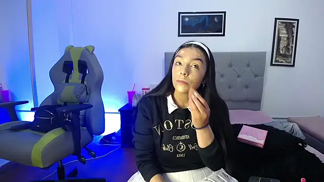 Snapshot of Esmeraldaa- chatting on October 26, 2025, 5:02 am Esmeraldaa- online show from October 26, 2025, 5:02 am