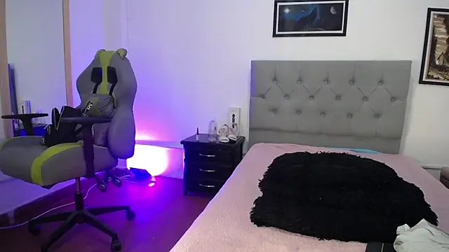 Snapshot of Esmeraldaa- chatting on November 1, 2025, 11:29 pm Esmeraldaa- online show from November 1, 2025, 11:29 pm