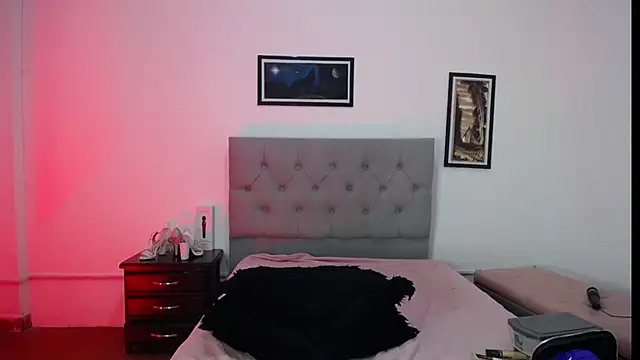 Snapshot of Esmeraldaa- chatting on November 14, 2025, 5:06 am Esmeraldaa- online show from November 14, 2025, 5:06 am