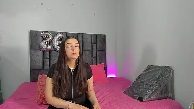 Esmeraldaa- online show from March 24, 2026, 7:24 am