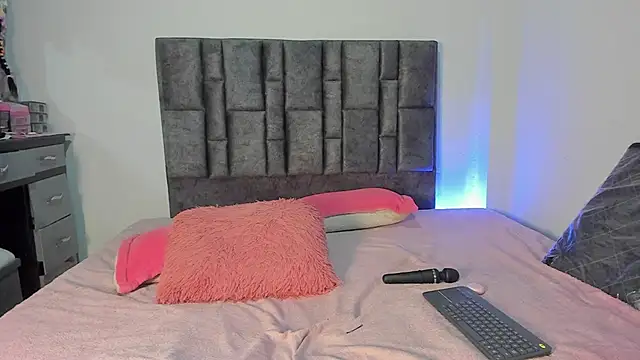 Esmeraldaa- online show from April 11, 2026, 5:12 am