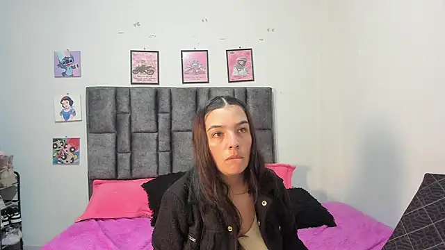 Snapshot of Esmeraldaa- chatting on June 21, 2026, 6:16 am Esmeraldaa- online show from June 21, 2026, 6:16 am