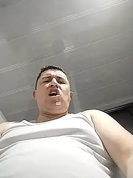 BigCristh79 online show from November 5, 2025, 8:53 pm