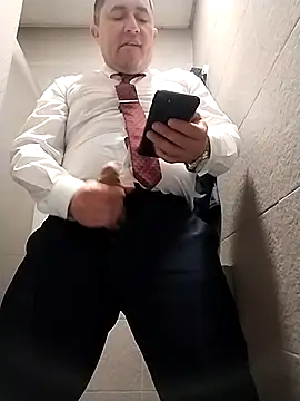 BigCristh79 online show from December 4, 2025, 8:01 am