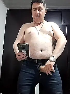 BigCristh79 online show from April 13, 2026, 2:11 pm