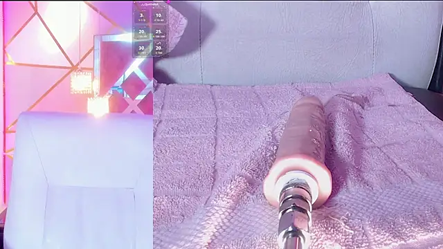 LizzieCutie  online show from May 26, 2026, 1:01 am