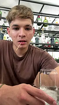 RobinLenoxx online show from December 3, 2025, 9:02 pm