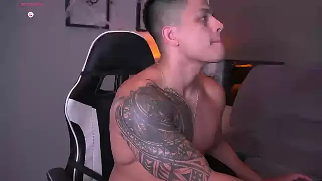 Snapshot of tyler_muscle1 chatting on October 22, 2025, 1:17 am tyler muscle1 online show from October 22, 2025, 1:17 am