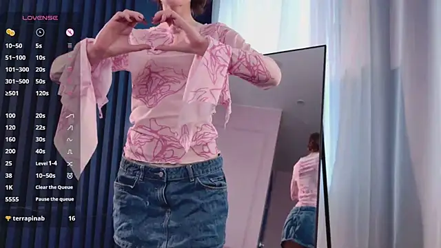 chloe dreammm online show from February 6, 2026, 12:19 pm