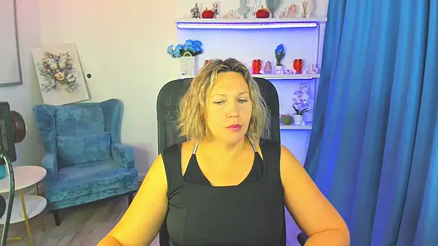 Snapshot of NinaStarle chatting on November 2, 2025, 4:37 am NinaStarle online show from November 2, 2025, 4:37 am