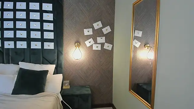 Chloee White online show from March 1, 2026, 9:44 am