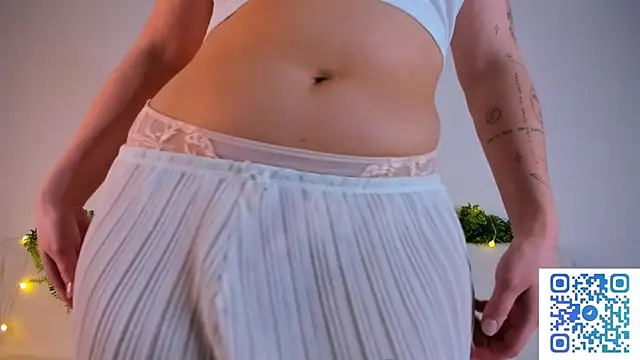 girlllsooft online show from October 22, 2025, 1:55 pm