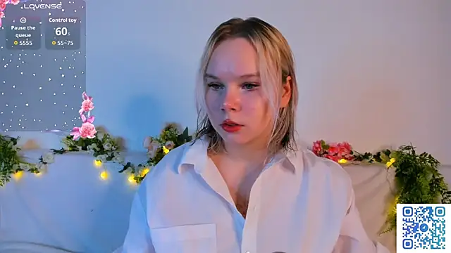 girlllsooft online show from November 16, 2025, 2:06 am