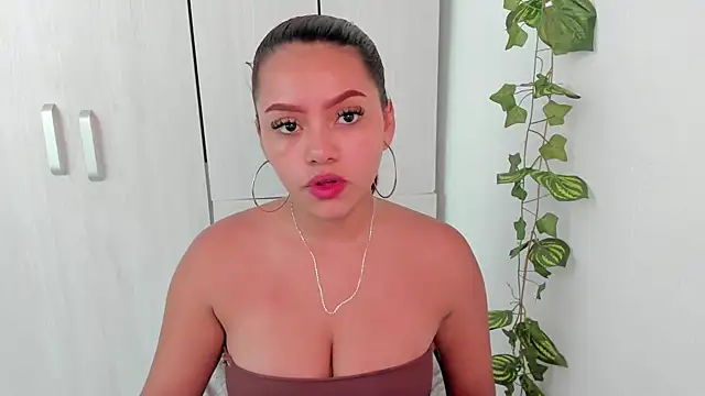 Zunny m online show from April 17, 2026, 8:56 pm