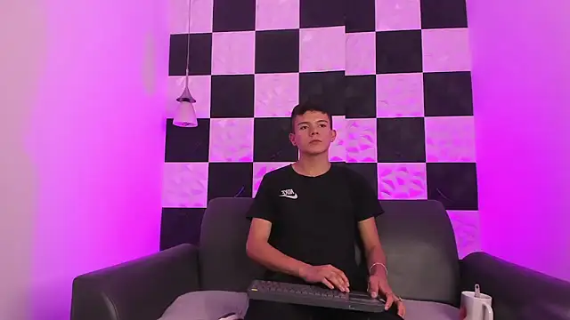 AndyFame1 online show from October 3, 2025, 7:44 pm