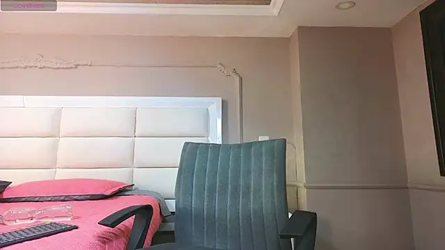 Snapshot of CharlesBrown_ chatting on October 28, 2025, 11:25 am CharlesBrown online show from October 28, 2025, 11:25 am