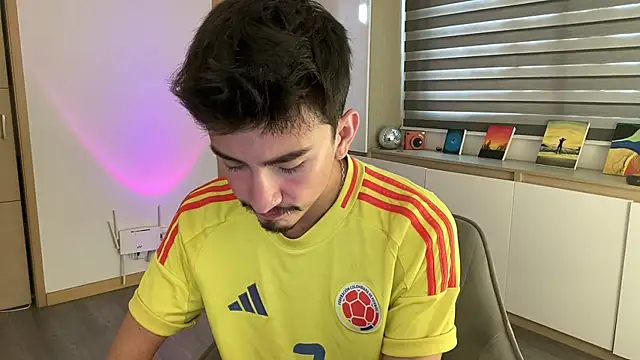 sweettaaron01 online show from November 25, 2025, 6:08 pm