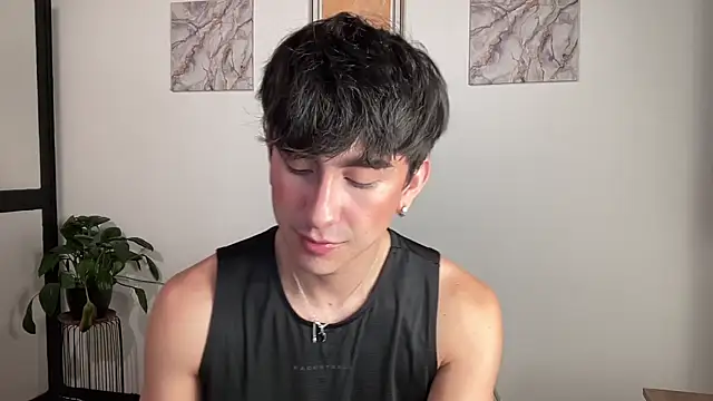 sweettaaron01 online show from May 7, 2026, 1:22 am