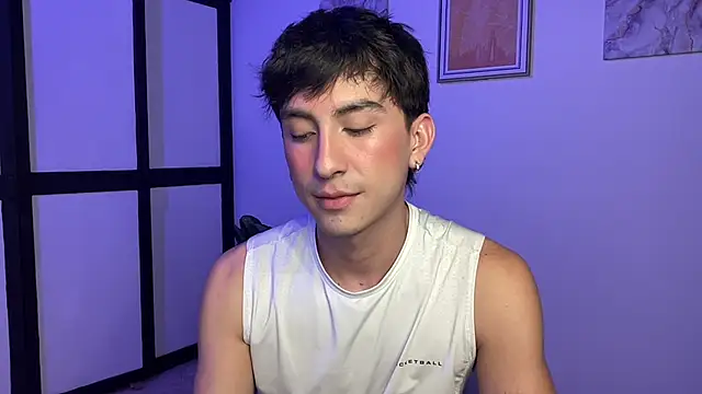 sweettaaron01 online show from June 3, 2026, 12:46 am