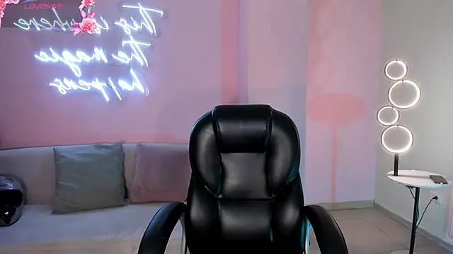 IsabellaMoreau online show from June 12, 2026, 7:24 pm