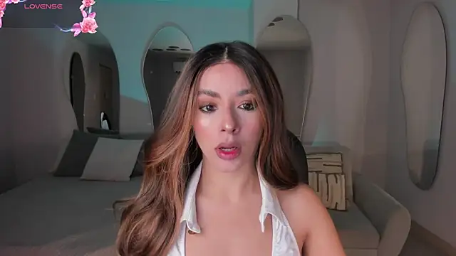 IsabellaMoreau online show from June 15, 2026, 8:00 pm