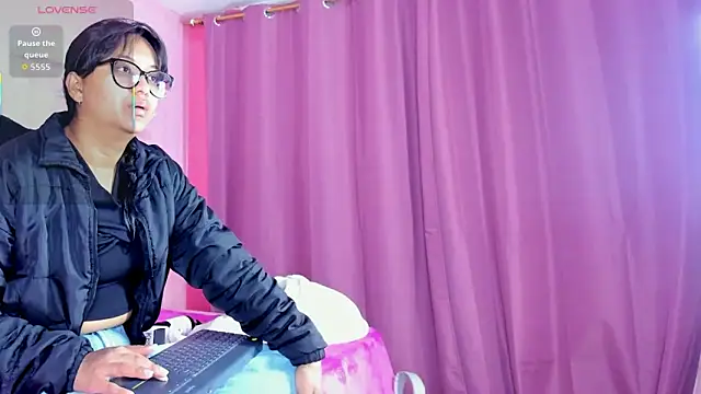 Snapshot of Azul_Moon chatting on November 25, 2025, 3:50 am Azul Moon online show from November 25, 2025, 3:50 am