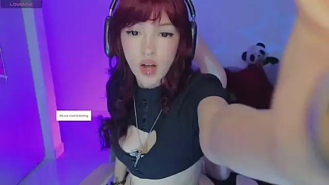 Moonlightt 21 online show from November 16, 2025, 5:51 pm