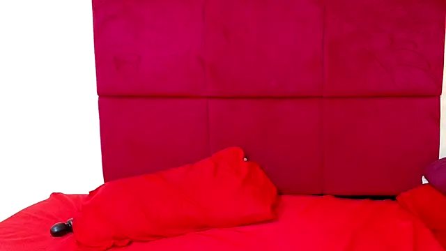 HugeTitisxx online show from November 17, 2025, 2:56 pm