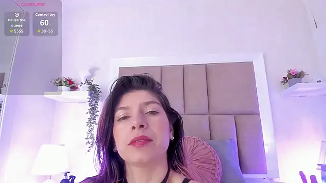 Alisson Owen online show from October 1, 2025, 3:23 am