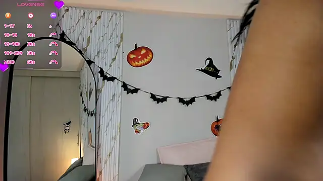 MissVioleet  online show from October 19, 2025, 5:02 pm