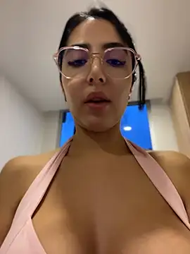 Snapshot of oh_nina chatting on July 9, 2026, 11:20 pm oh nina online show from July 9, 2026, 11:20 pm