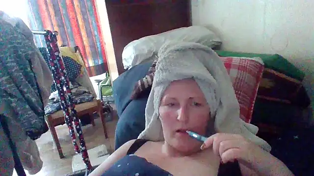 AllaSowinskaya online show from May 12, 2026, 11:29 am
