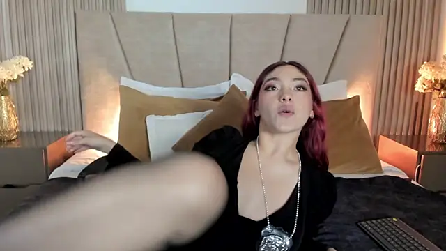 Victoria Beaumont online show from October 31, 2025, 11:44 am