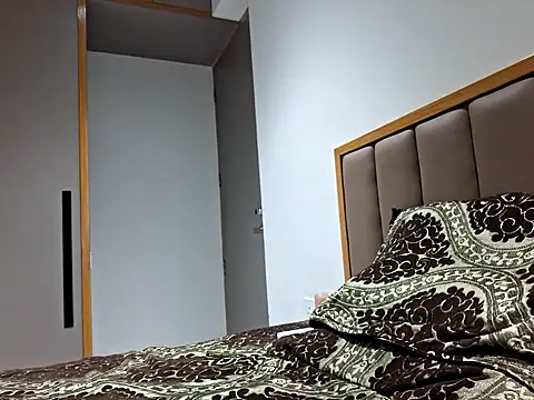 Snapshot of Vince-18 chatting on October 23, 2025, 4:39 pm Vince-18 online show from October 23, 2025, 4:39 pm