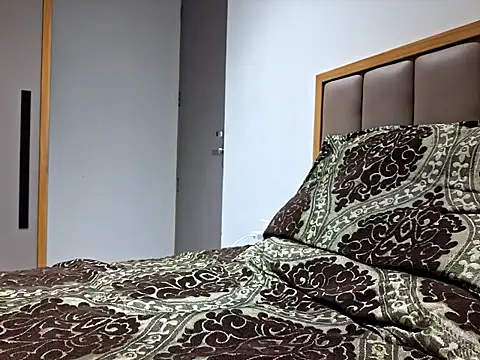 Snapshot of Vince-18 chatting on November 10, 2025, 6:51 pm Vince-18 online show from November 10, 2025, 6:51 pm