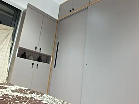 Snapshot of Vince-18 chatting on November 11, 2025, 9:48 pm Vince-18 online show from November 11, 2025, 9:48 pm