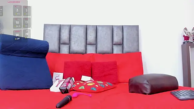 miaroberts69 online show from December 20, 2025, 8:38 pm